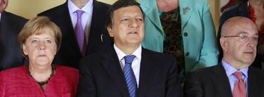Angela Merkel, Jos Manuel Durao Barroso y Joaqun Almunia, este mircoles, en Bruselas. | EFE