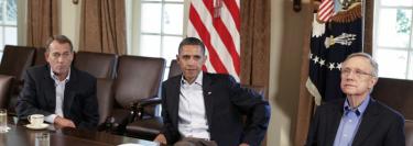 Barack Obama, entre John Boehner y John Reid, lderes de las mayoras republicana y demcrata. | EFE