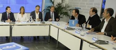 Los barones del PP, Camps incluido, escuchan a Rajoy | PP