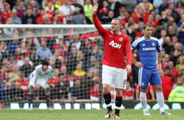 Wayne Rooney, del Manchester United, saluda a la grada. | Efe