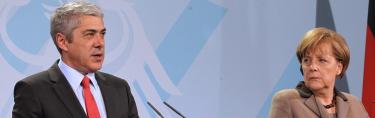 El exprimer ministro luso, Jos Scrates, junto a Merkel | Archivo