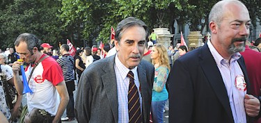 Valeriano Gmez, ministro de Trabajo, en la manifestacin de la Huelga General del pasado septiembre. | Archivo