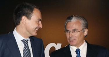 Zapatero sonríe junto a Garzón | Archivo