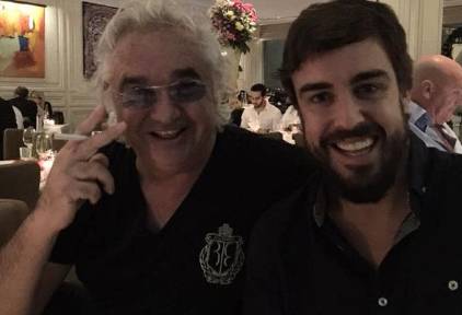 Briatore y Alonso durante una cena de amigos. | Cordon Press