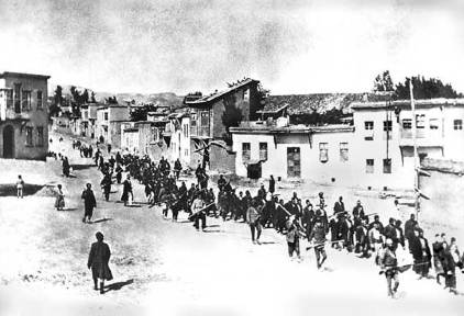 Un grupo de armenios abandonan sus casas | Wikipedia