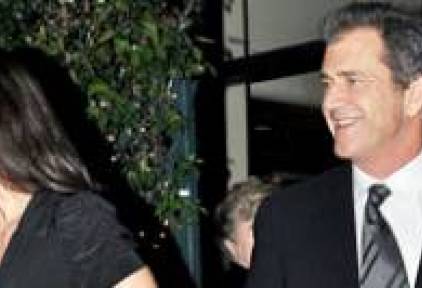 Gibson, junto a su ex novia | Archivo