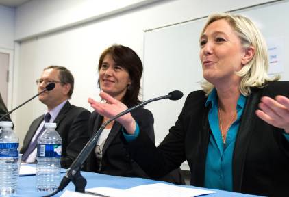 Marine Le Pen en la conferencia Collectif Racine en París | Cordon