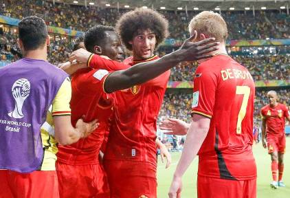 Lukaku (2i) es felicitado por su gol a Estados Unidos. | Cordon Press