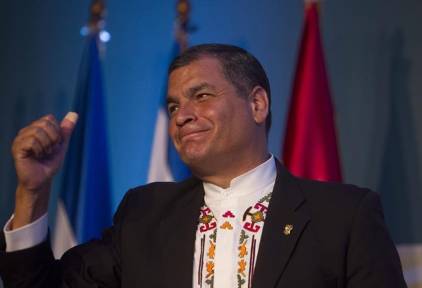 Rafael Correa quiere ahora "caerle a patadas" a un periodista opositor