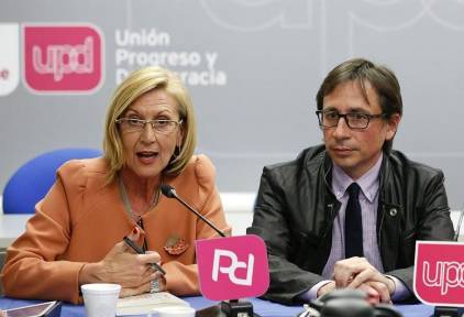 Rosa Díez junto a Ramón Marcos durante la presentación. | EFE