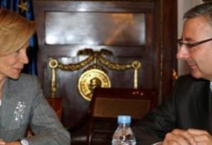Salgado muestra a Blanco su "sintonía" y le promete apostar por la obra pública