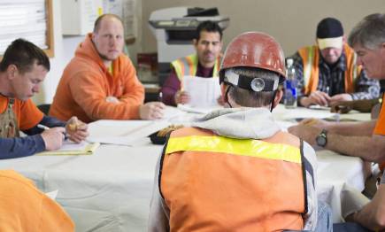 Obreros en una reunión