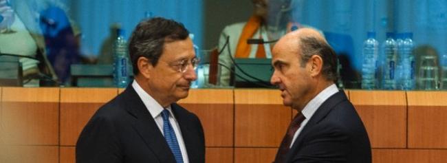 Mario Draghi, junto a Luis de Guindos, en una imagen de archivo, durante un encuentro en Bruselas. | Cordon Press