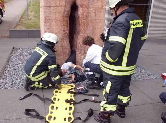 imagen-vagina-gigante-feuerwehr-tubingen-1.jpg