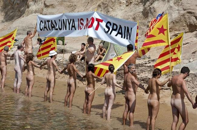 nudistas-por-la-independencia-1.jpg