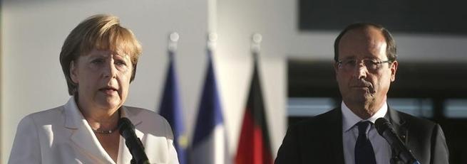 Merkel y Hollande enfrente de la cancillera de Berln, este jueves. |Efe