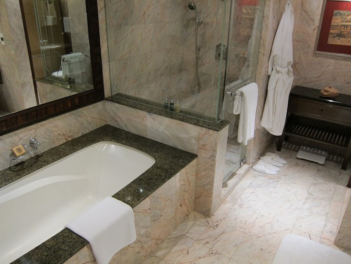 Duchas o bañeras, según el estilo de tu hogar chic