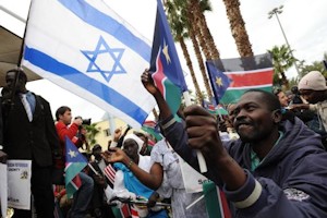 Sursudaneses festejando la independencia de su país en Tel Aviv.