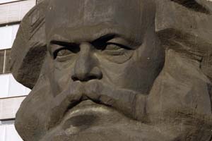 Detalle de una estatua de Karl Marx.