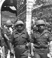 Moshé Dayán e Isaac Rabin, en Jerusalem (1967).