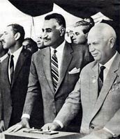 Gamal Abdel Nasser, presidente de Egipto cuando la crisis, con Nikita Jruschev.