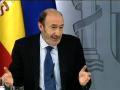 Rubalcaba imita el sonido de un motor en plena rueda de prensa 