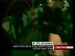 En este vdeo se ve a un "pacifista" apualando a un soldado israel. 