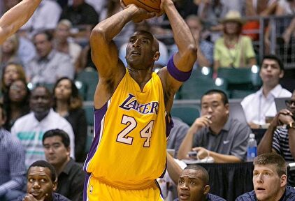 Así fue el primer tiro de Bryant tras nueve meses fuera de las canchas