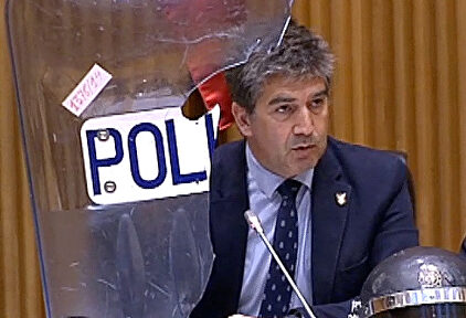 Ignacio Cosidó muestra el material policial del 22-M