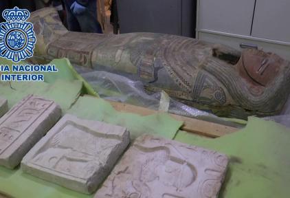 Desmantelan una red de anticuarios que comerciaba con piezas expoliadas por Estado Islámico