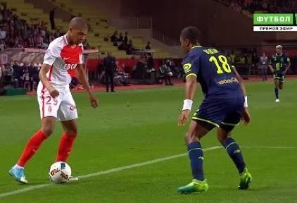La genial jugada de Kylian Mbappe que vuelve loco al defensa del Lille