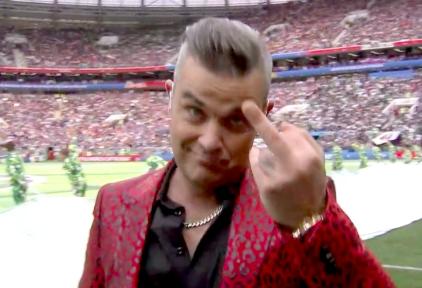 Peineta de Robbie Williams para abrir el Mundial: ¿a quién iba dirigido ese dedo?