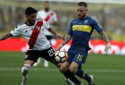 Tablas en la Bombonera y espadas en todo lo alto entre Boca y River (2-2)