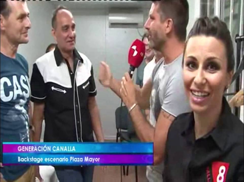 Toño Sanchís y su grupo musical humillan a una reportera Toño Sanchís y su grupo musical humillan a una reportera