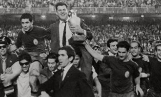 En 1964 la Selección consiguió la primera Eurocopa con José Villalonga como seleccionador y jugadores como Luis Suárez, Amancio o Iríbar.