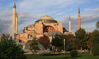 Santa Sofía, vista desde la plaza de Sultanahmet | Wikipedia/Silviapef