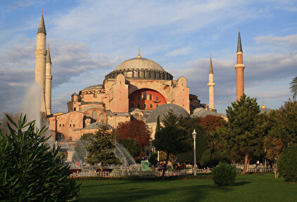 Santa Sofía, vista desde la plaza de Sultanahmet | Wikipedia/Silviapef