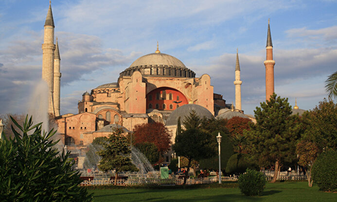 Santa Sofía, vista desde la plaza de Sultanahmet | Wikipedia/Silviapef
