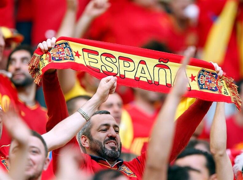 Una colonia de verano en Cataluña impide a un niño llevar una camiseta de  la selección española - Libertad Digital