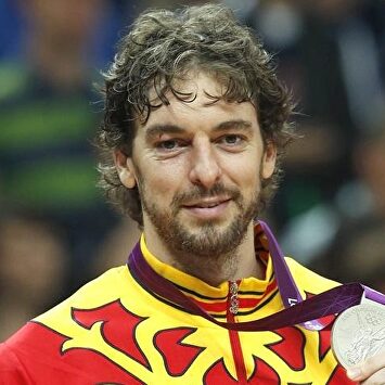 Pau Gasol porta una de las medallas olímpicas con España | EFE