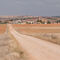 Un pueblo pequeño 
	Villar de Cañas, visto desde uno de los caminos en sus alrededores