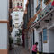 La Torre de la Encarnación a través de una de las pequeñas callejuelas del casco histórico de Marbella