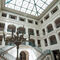 El espectacular edificio con las habitaciones de hotel del Villa Padierna, elegante y cargado de obras de arte