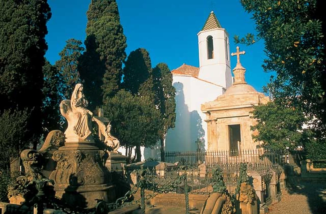   Los 20 cementerios más bonitos de España  CemenetiriSantSebastia.jpg