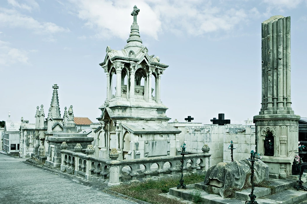   Los 20 cementerios más bonitos de España  Cementerio-ciriegoOK.jpg