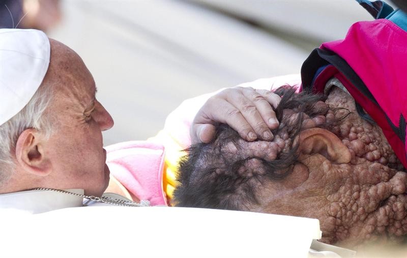 La historia de Vinicio, el enfermo consolado por el Papa: 
