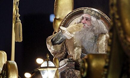 Imagen de un Rey Mago en la cabalgata de Madrid. |  EFE