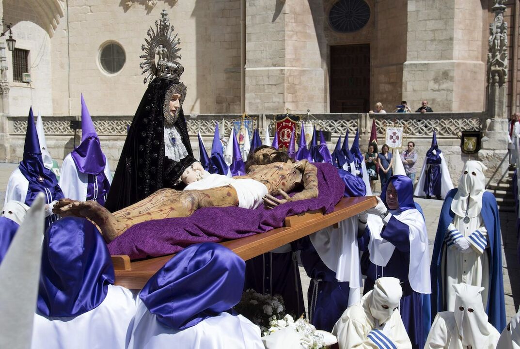 Bienvenidos al nuevo foro de apoyo a Noe #365 / 05.03.18 ~ 04.04.18 - Página 25 Semana-santa-viernes-santo-burgos-180414