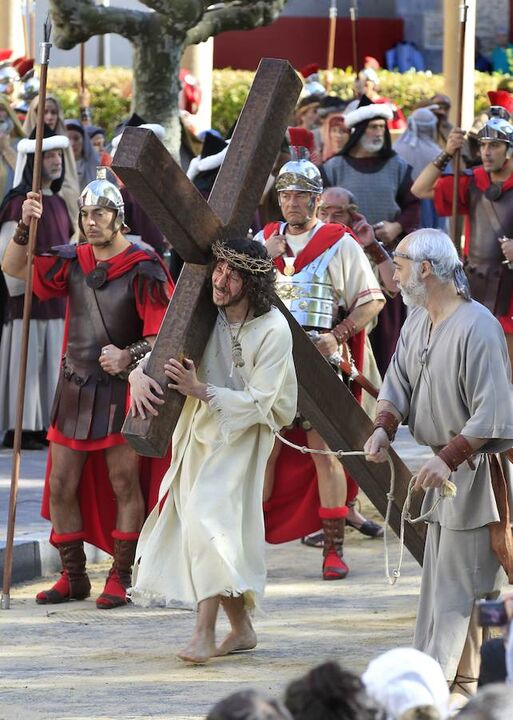 Bienvenidos al nuevo foro de apoyo a Noe #365 / 05.03.18 ~ 04.04.18 - Página 25 Via-crucis-viviente-de-balmaseda