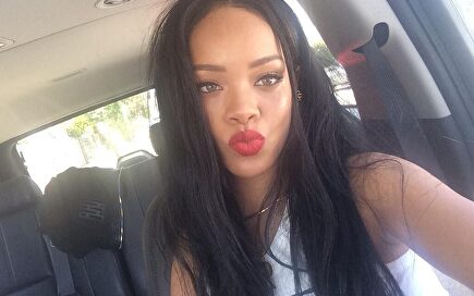 Rihanna y sus cejas antes de Vogue |  Twitter.
